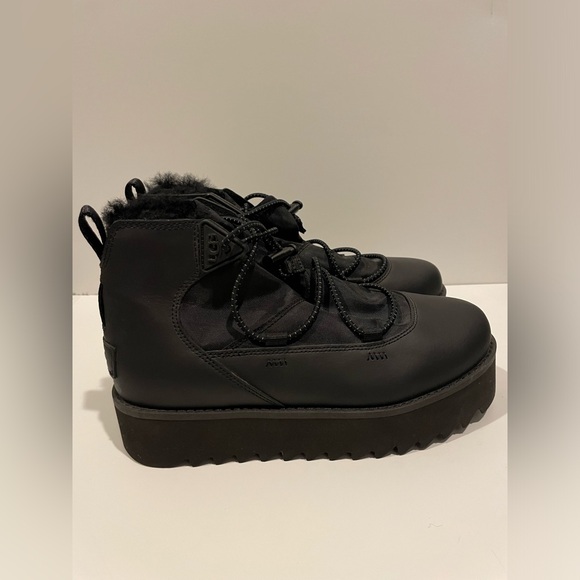 UGG Boots Size 6 Women’s (Like New) - Picture 3 of 16